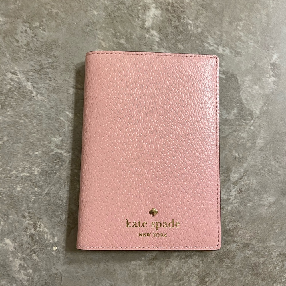 NWOT Kate Spade Passport Holder